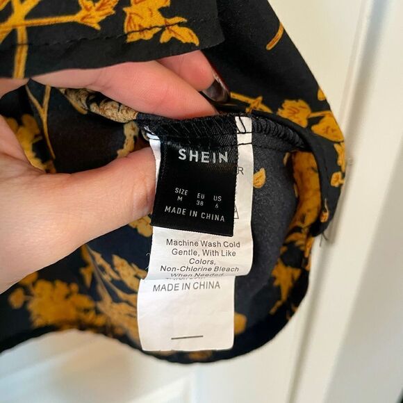 Floral Lace Peplum Black and Gold Top - Picture 6 of 7